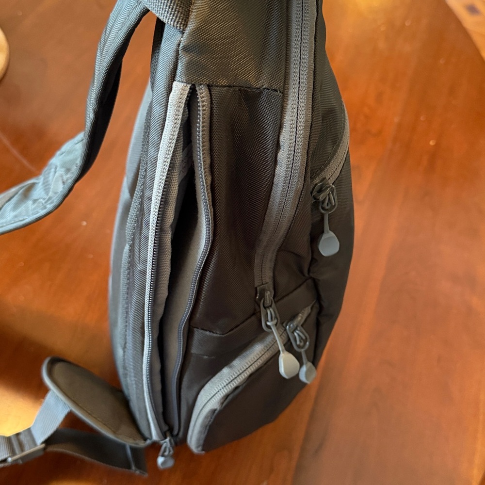 Lowepro StreamLine Sling Camera Bag - Grey. New without tags - Picture 4 of 6